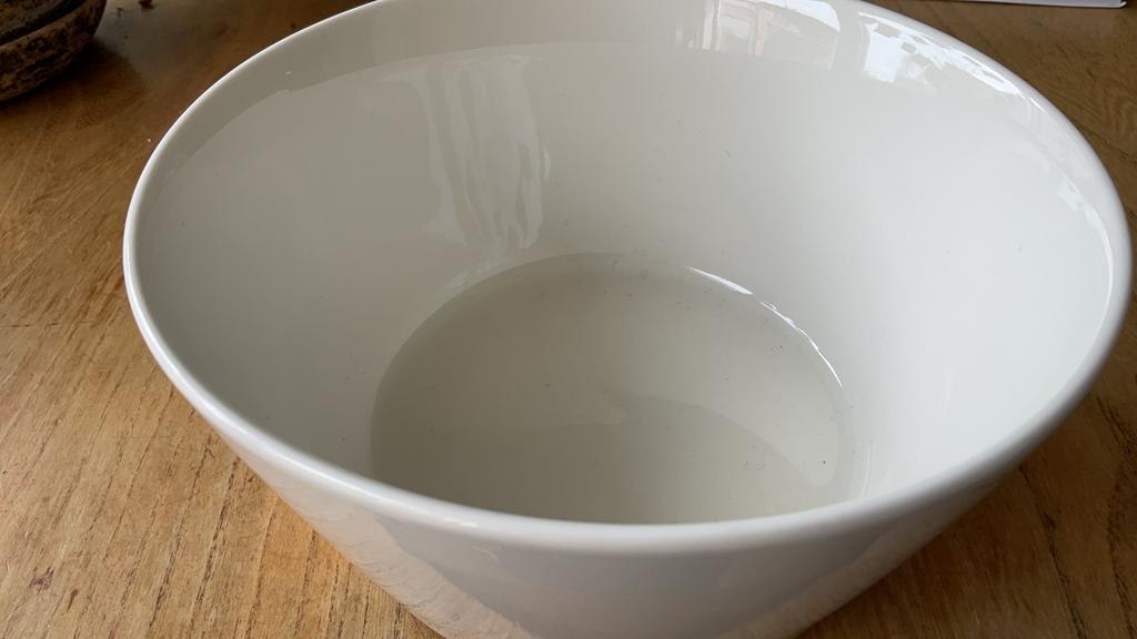 Arabia finland Tilda Schaal roomkleur ml 20 cm/hoogte 10,5, Huis en Inrichting, Gebruikt, Keramiek, Ophalen of Verzenden, Schaal of Schalen