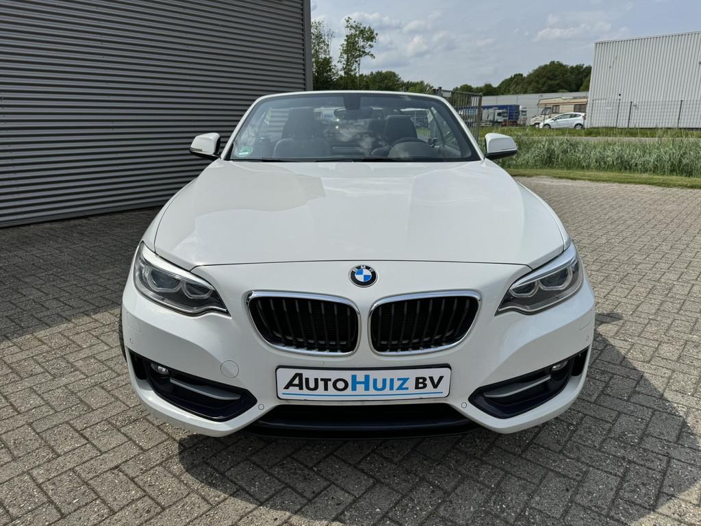 BMW 2 Serie Cabrio 218i Executive Sport Line Leer Navigatie, Keurmerk '100% Onderhouden', 745 kg, Gebruikt, 4 stoelen