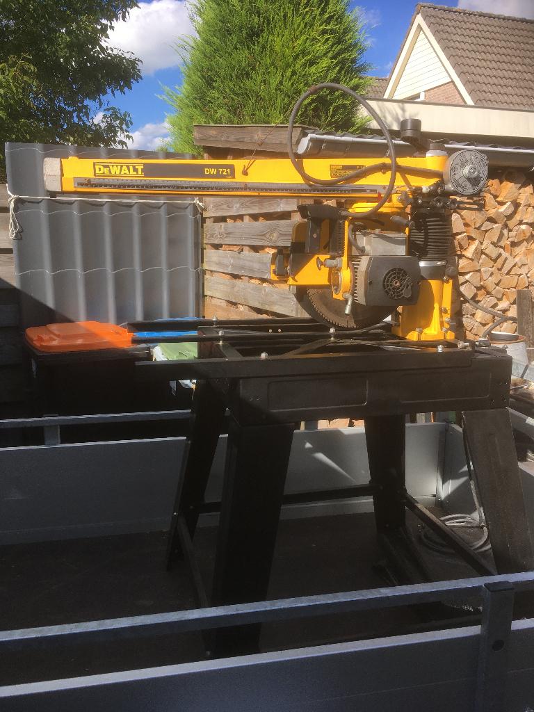 Dewalt afkortzaag radiaalzaag, Doe-het-zelf en Verbouw, Gereedschap | Zaagmachines, Ophalen, 70 mm of meer, Zo goed als nieuw