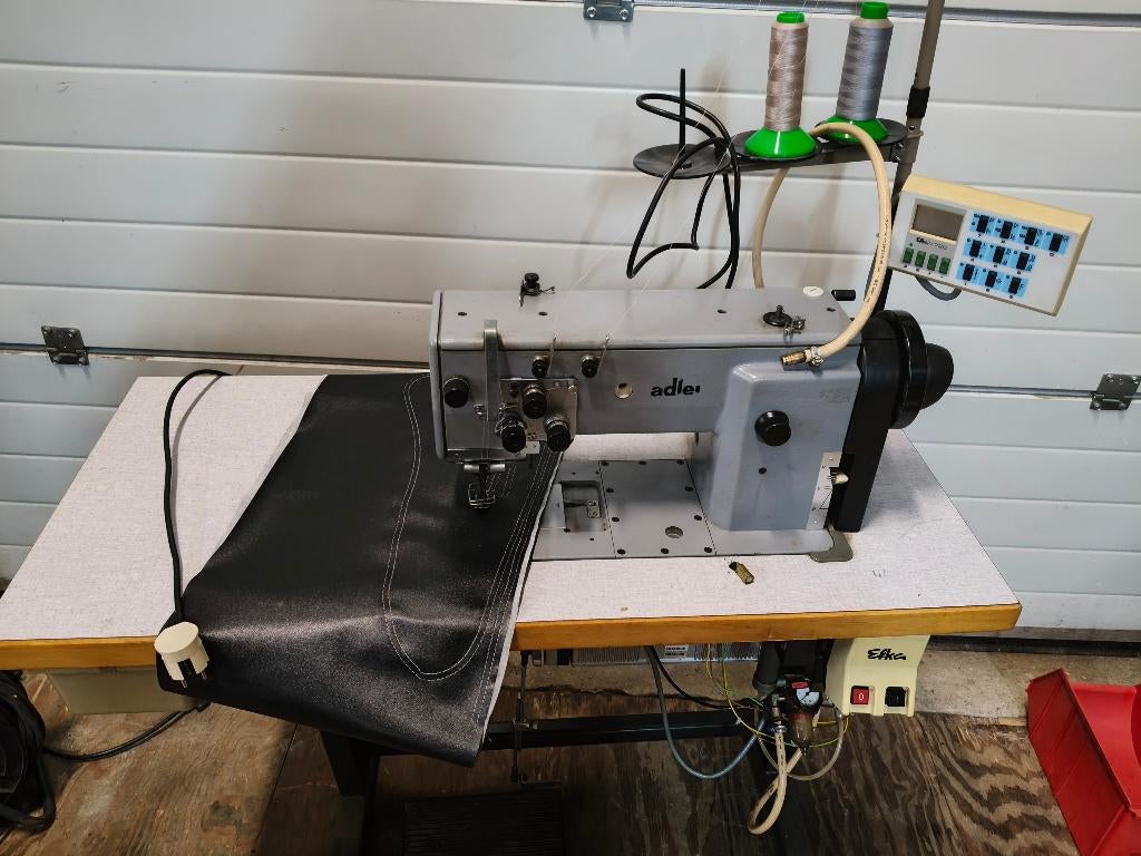 naaimachine, Hobby en Vrije tijd, Naaimachines en Toebehoren, Ophalen of Verzenden, Zo goed als nieuw, Naaimachine, Overige merken