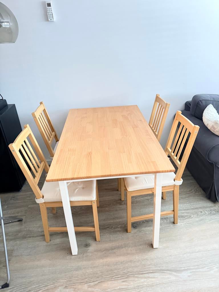 Pinntorp Eettafel met 4 Stoelen + Kussens, Ophalen, Gebruikt, 4 tot 6 stoelen