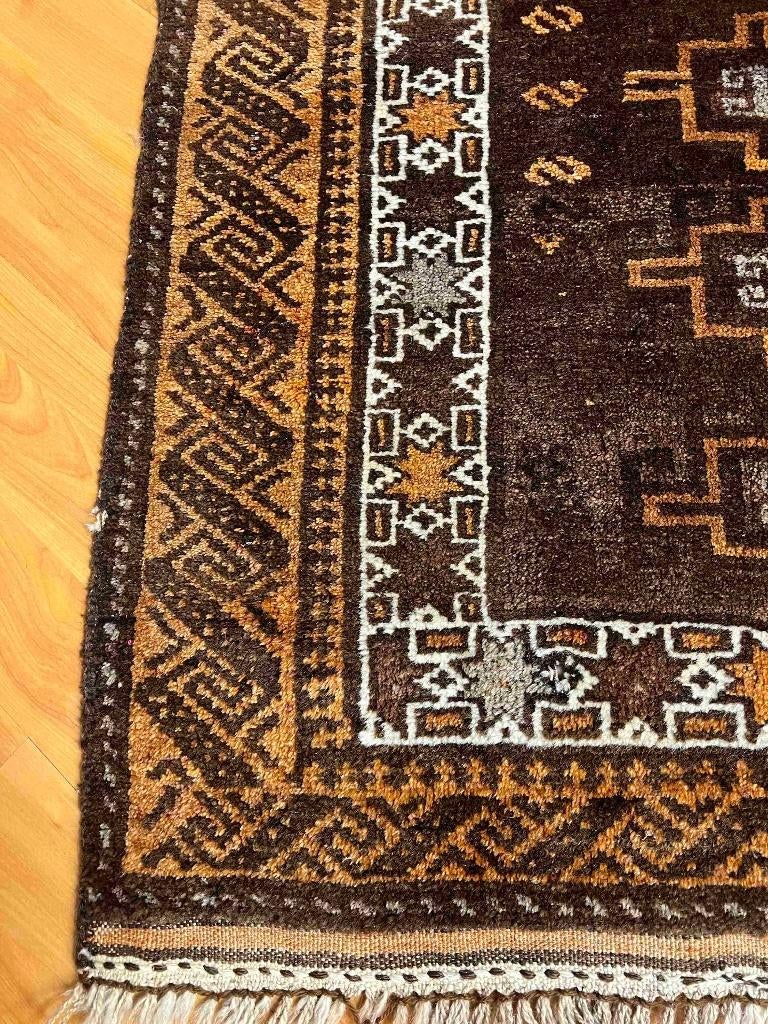 Handgeknoopt Perzisch Baluchi tapijt 137/77 cm, Gebruikt, 100 tot 150 cm, Bruin, Etten-Leur