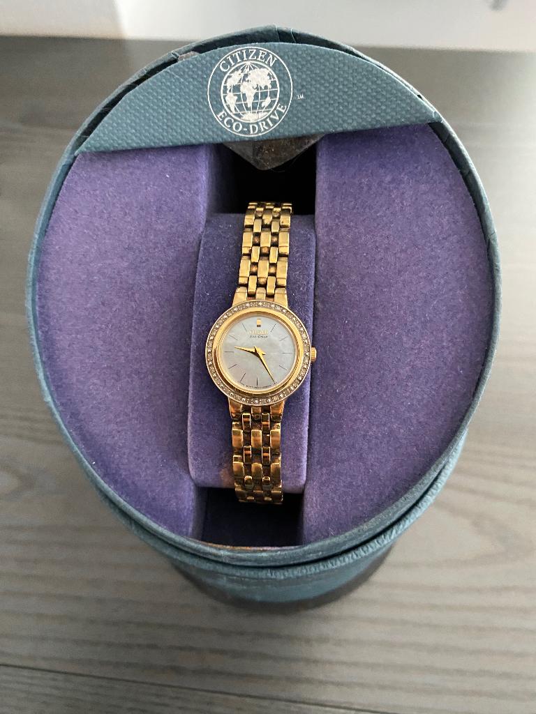 Citizen horloge met diamantjes, Ophalen of Verzenden, Gebruikt, Staal, Overige merken