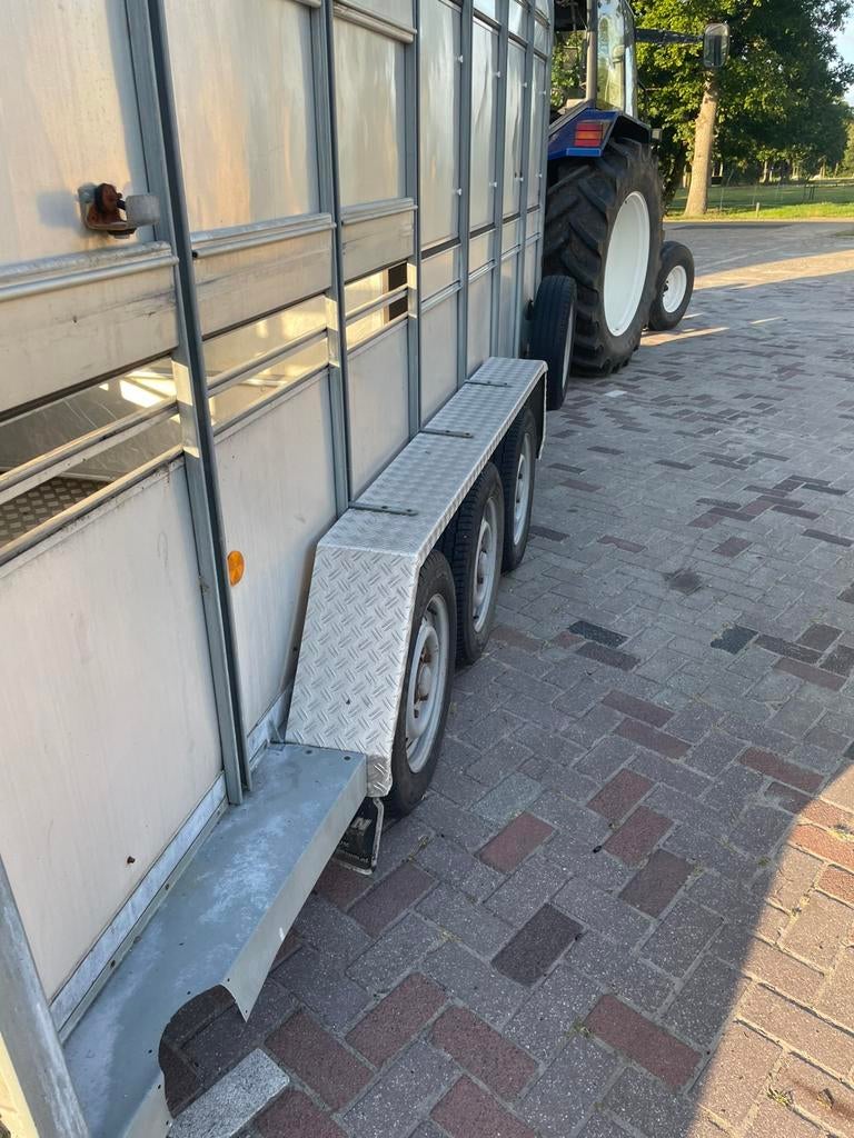 Poeren/veetrailer/ vacuumpomp, Ophalen