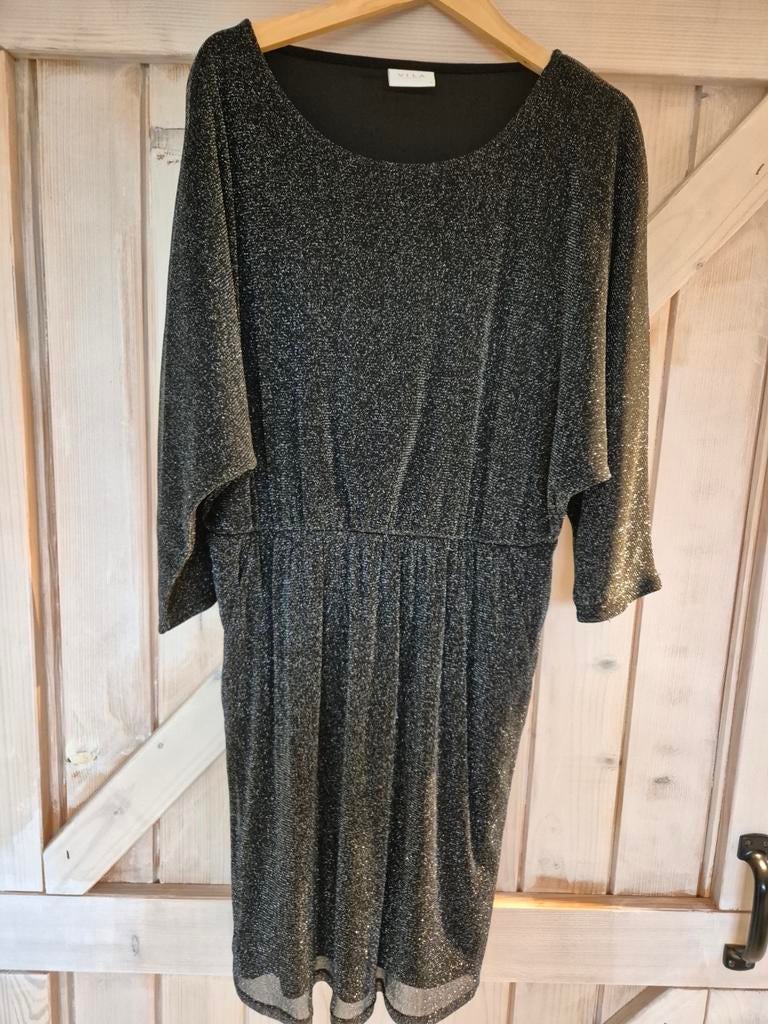 Mooie zwarte jurk met subtiele glitter maat M, Kleding | Dames, Jurken, Ophalen of Verzenden, Zo goed als nieuw, Zwart, Boven de knie