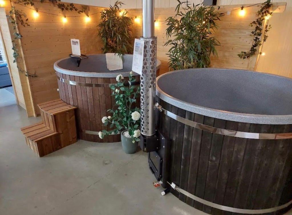 Hottub ( nieuw ) met 45 kW Kachel & Deksel – €1000 Korting!, Info@goosebaden.nl, Ophalen of Verzenden, Goosebaden, Vast