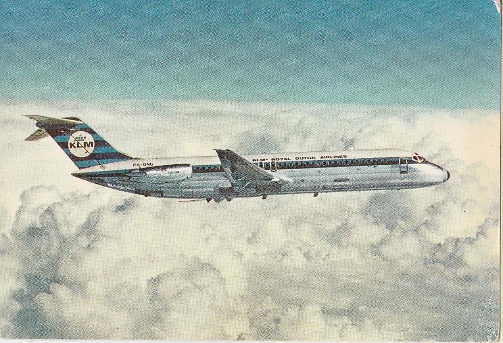 KLM The DC-9-30 Stretched DC-9 -Jet. voor € 0,80, Ophalen of Verzenden, Nieuw, Kaart, Foto of Prent