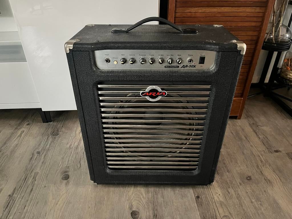 Aria AB-50X Basversterker - 50 Watt, Ophalen, Gebruikt, Basgitaar, 50 tot 100 watt