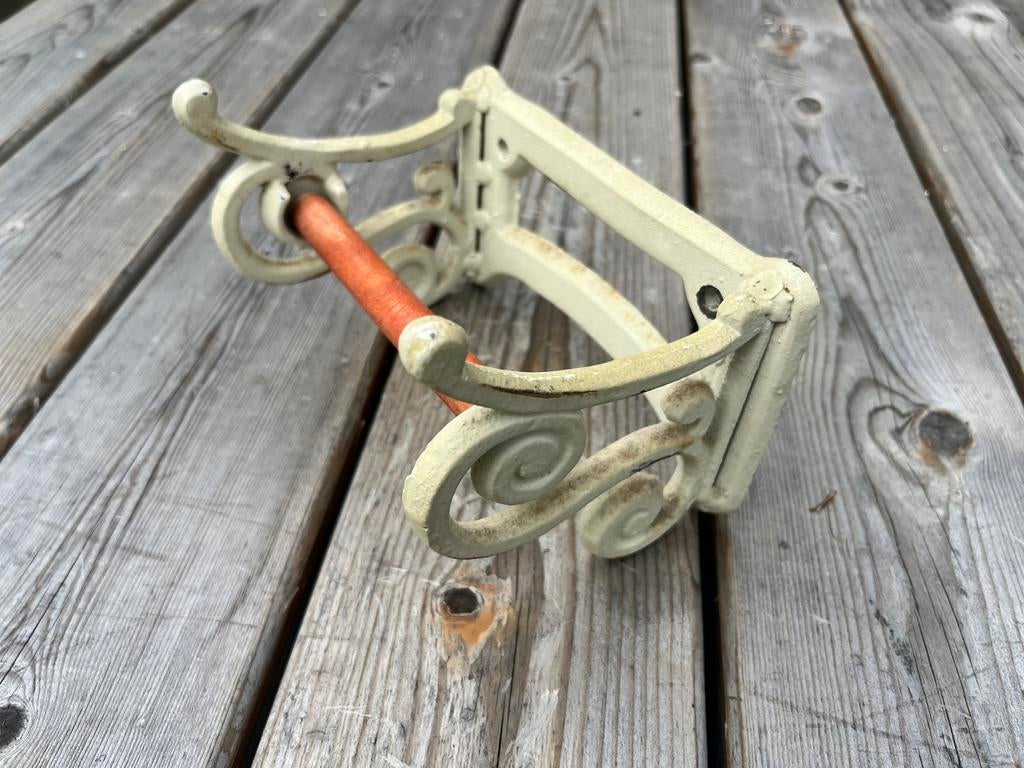 Antieke gietijzeren wc-rolhouder – nostalgisch & decoratief, Ophalen of Verzenden, Gebruikt