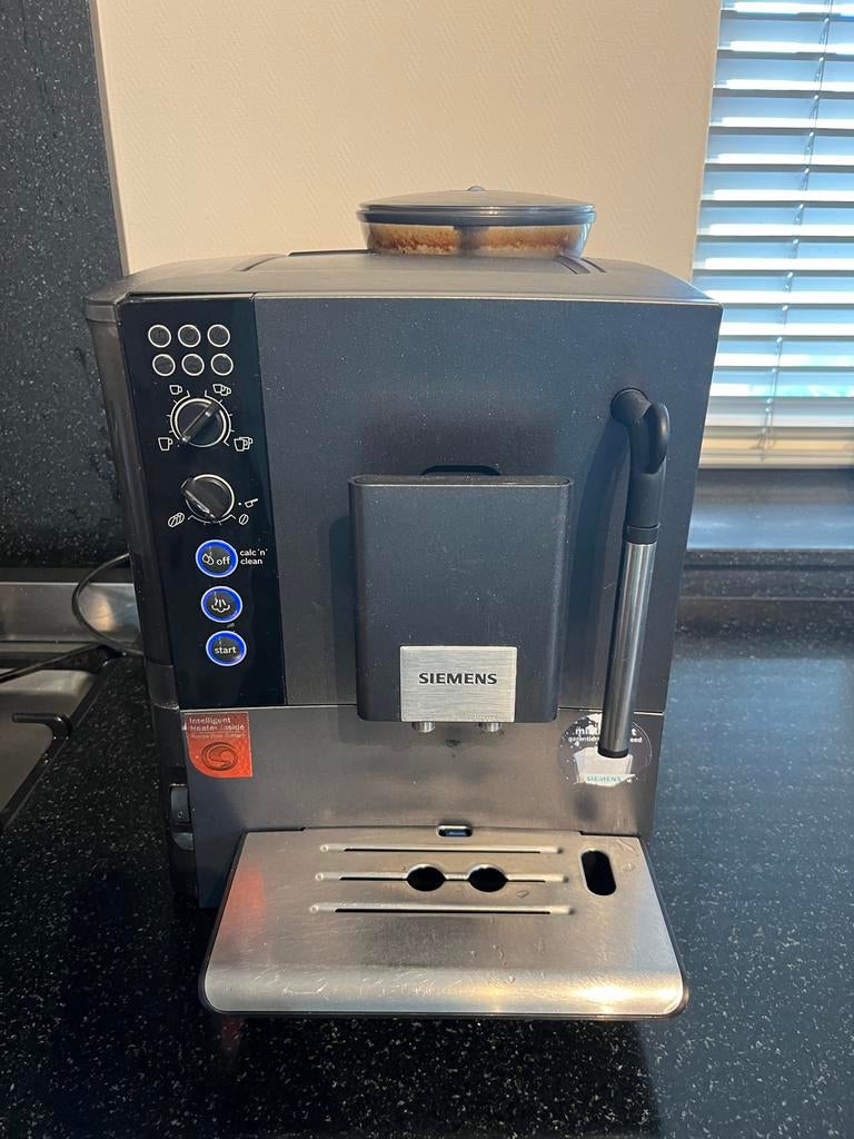 Siemens EQ.5 volautomatische koffiemachine + extra's, Witgoed en Apparatuur, Koffiezetapparaten, Gebruikt, Koffiemachine, Koffiebonen