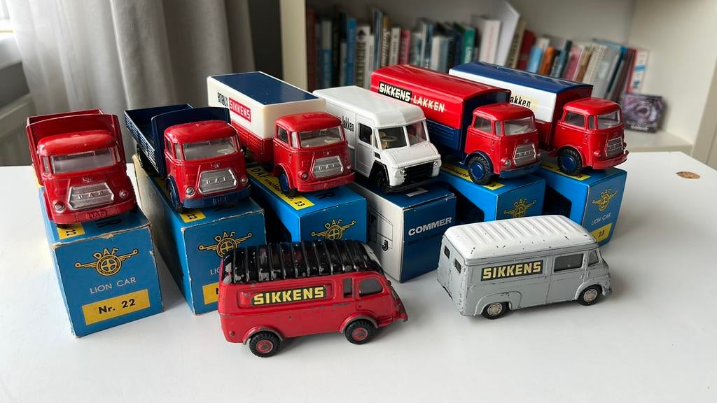 LION CAR COMPLETE SIKKENS SET,dit zijn alle SIKKENS uitgaven, Hobby en Vrije tijd, Modelauto's | 1:50, Ophalen of Verzenden, Zo goed als nieuw