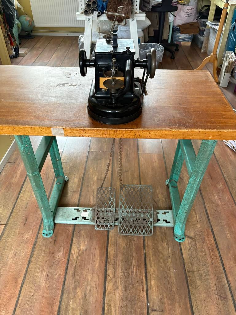 Bontstikker / Lederriemen Stikmachine - Kostuumatelier, Gebruikt, Naaimachine, Industrieel, Ophalen