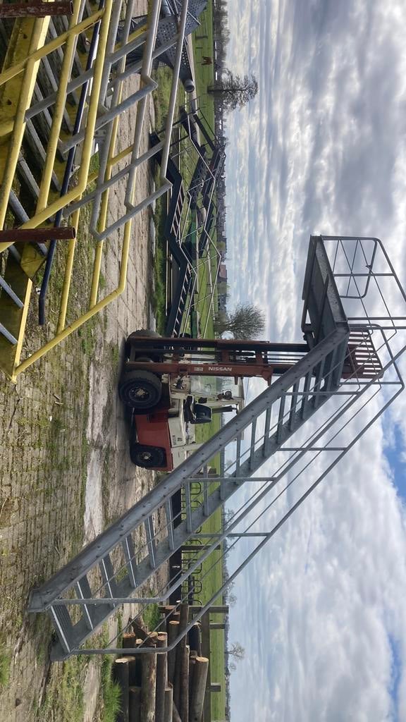 Stalen trap, Doe-het-zelf en Verbouw, Ladders en Trappen, Ophalen, Zo goed als nieuw, 2 tot 4 meter