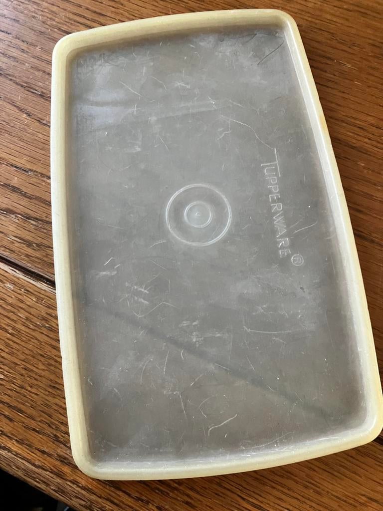 Tupperware bakjes, Ophalen