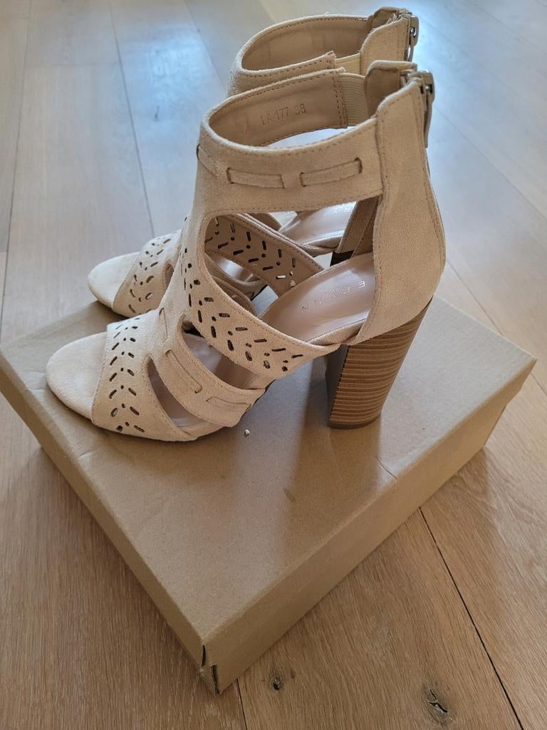 Mooi suede schoenen maat 38 met 10 cm hak, Ophalen of Verzenden