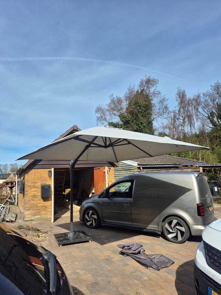 Garden Impressions zweefparasol 300x300cm zandkleur, Ophalen, Verstelbaar, 3 tot 4 meter, Zweefparasol