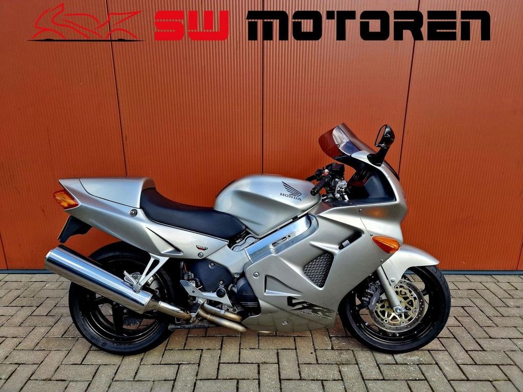 VFR800FI, LAGE KM, NETTE MOTOR, 1E EIG. VFR 800 FI, 782 cc, HONDA, 4 cilinders, Motorrijbewijs A