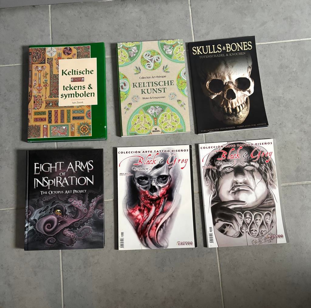 Tattoo boeken bieden, Ophalen, Zo goed als nieuw