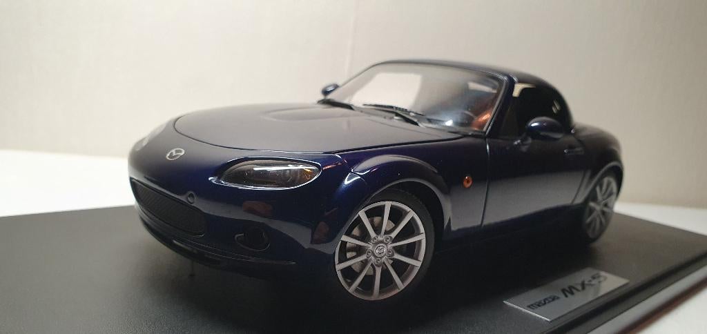 AUTOart Mazda MX-5Roadster LHD 2006 dealer edition, Ophalen of Verzenden, Nieuw, Auto, Autoart