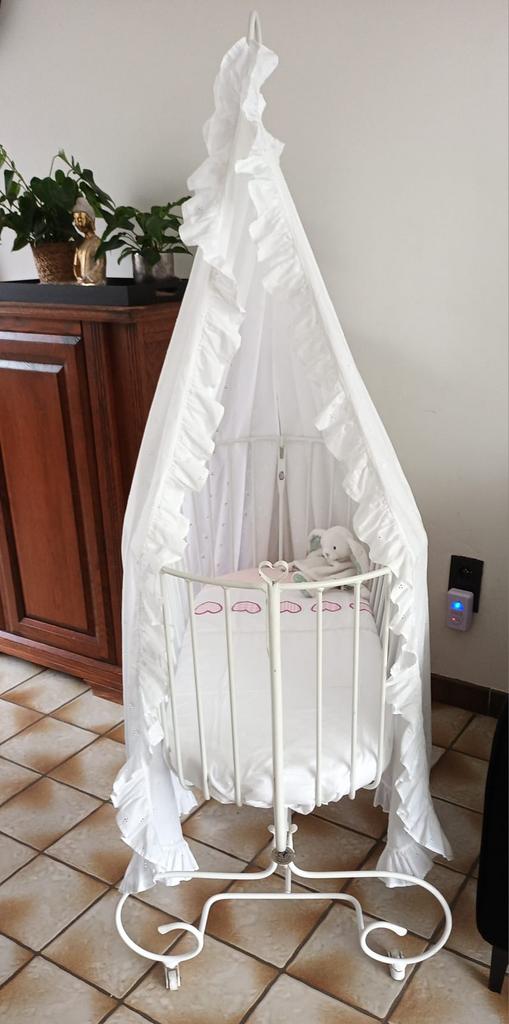 Brocante gietijzeren wiegje van het merk Little Planet, Kinderen en Baby's, Ophalen, Gebruikt, Wieg