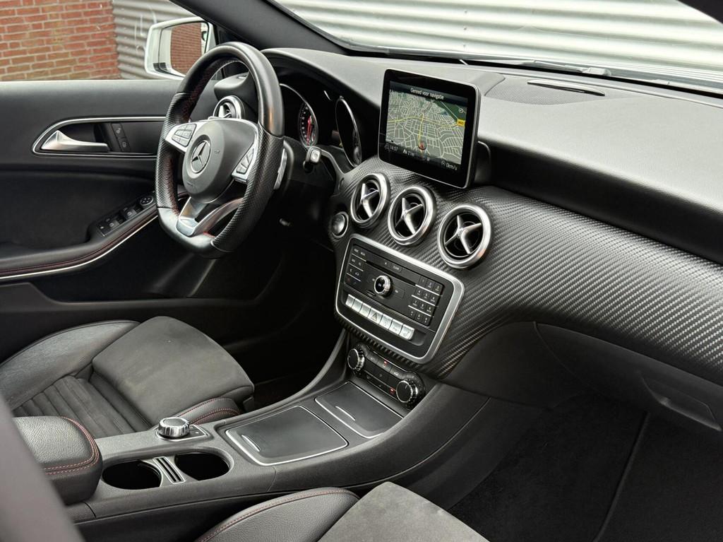 Mercedes A-klasse A180 AMG Aut Cruise Navi Facelift Model NL, Gebruikt, 4 cilinders, Leder en Stof, 122 pk