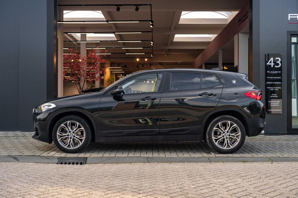 BMW X2 sDrive18i Automaat |Navigatie full map |Cruise contro, Gebruikt, Zwart, 3 cilinders, 1390 kg