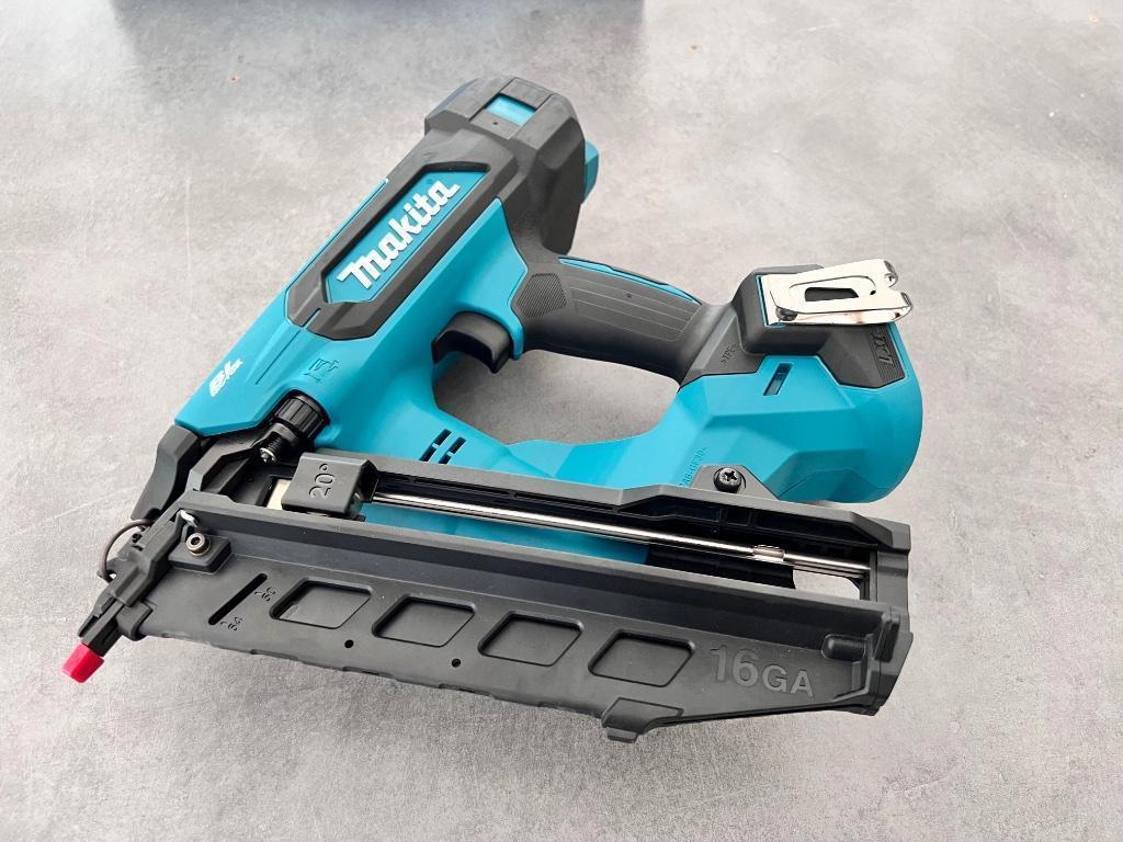 MAKITA DBN610ZJ 18V ACCU BRAD TACKER 16Ga 32–64mm BRADTACKER, Ophalen of Verzenden, Nieuw, 50 tot 100 mm, Spijkers