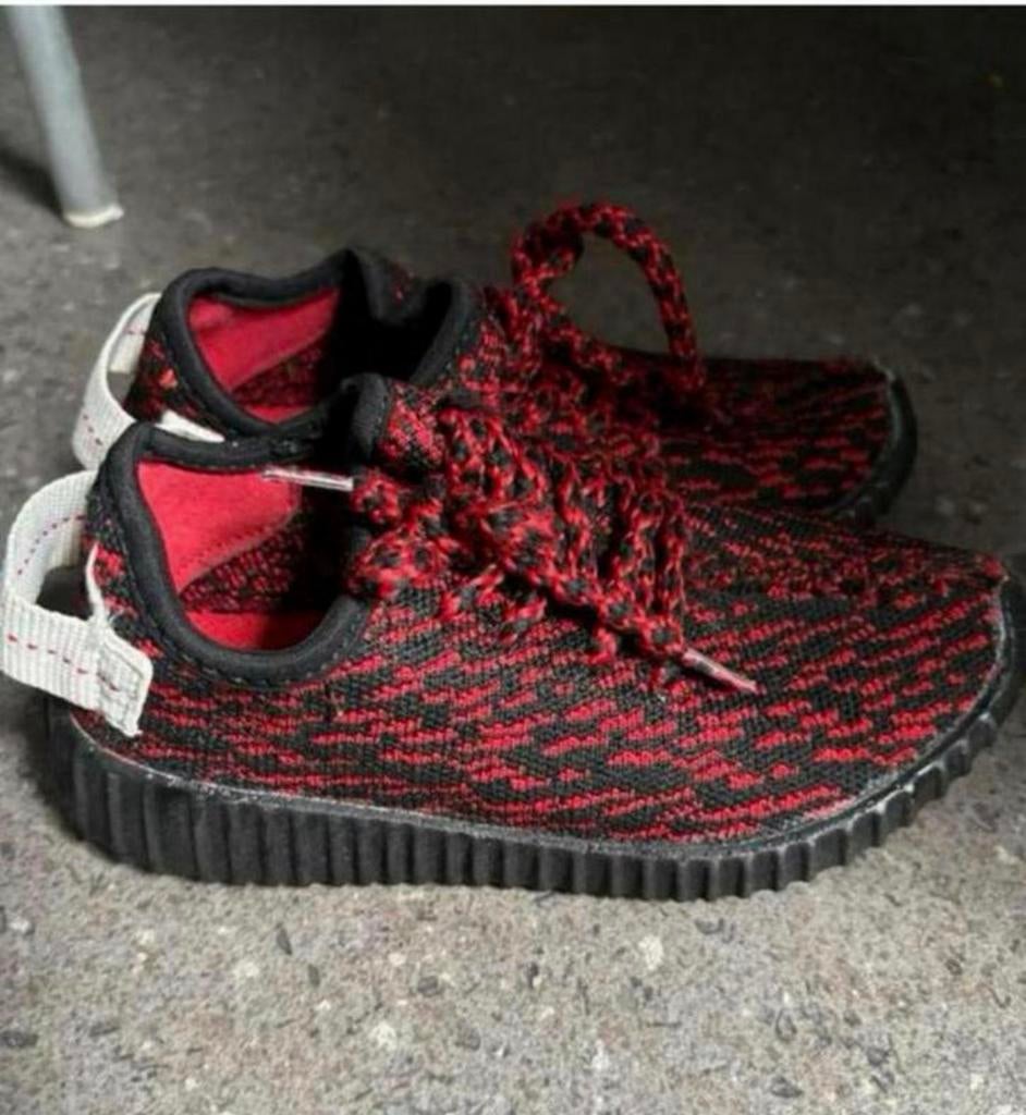 Sneakers Adidas yeezy boost maat 28, Ophalen of Verzenden, Zo goed als nieuw, Jongen of Meisje, Schoenen