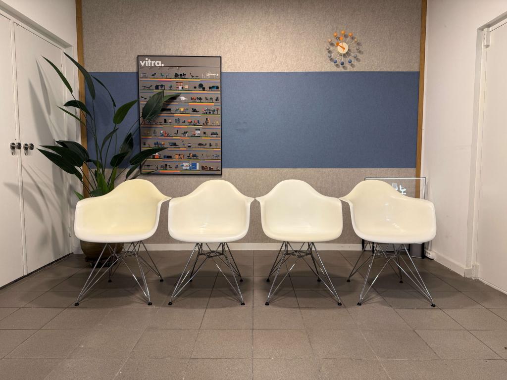 Vitra | Eames | DAR | Wit & Chroom | Set van 4, Vitra, Gebruikt, Vitra Artifort Cassina Fritz Hansen Eames Gispen Pastoe Hay, Wit