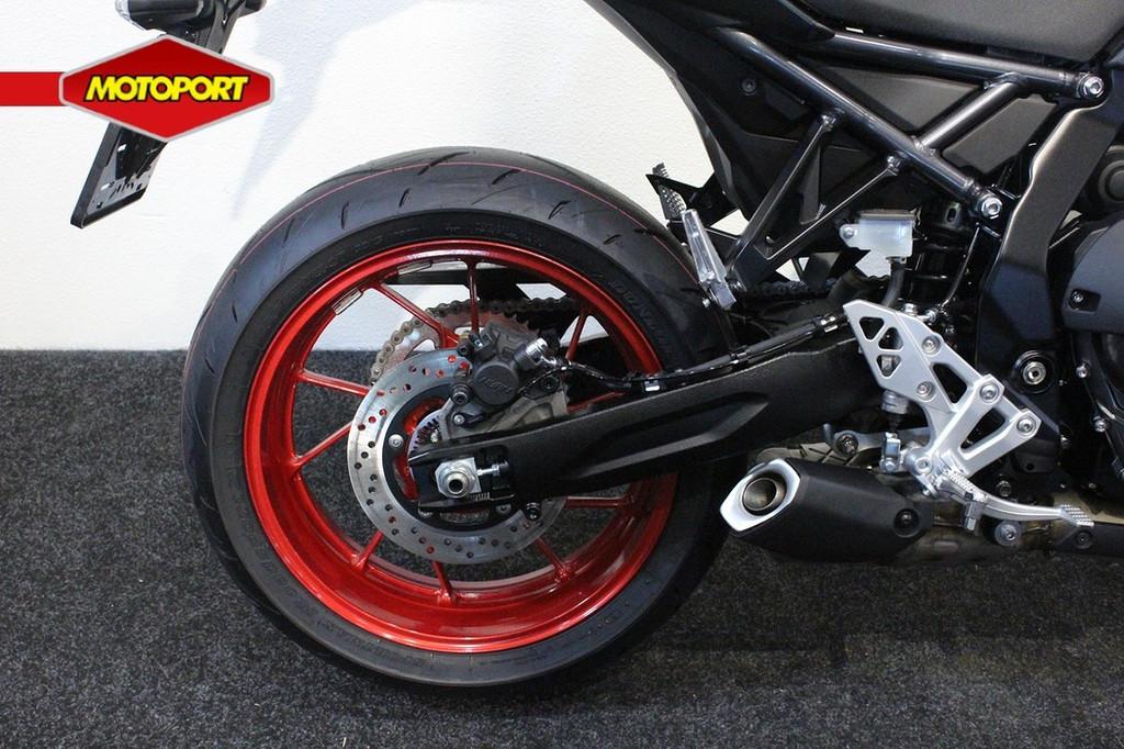 Suzuki GSX GSX-8S - foto 3