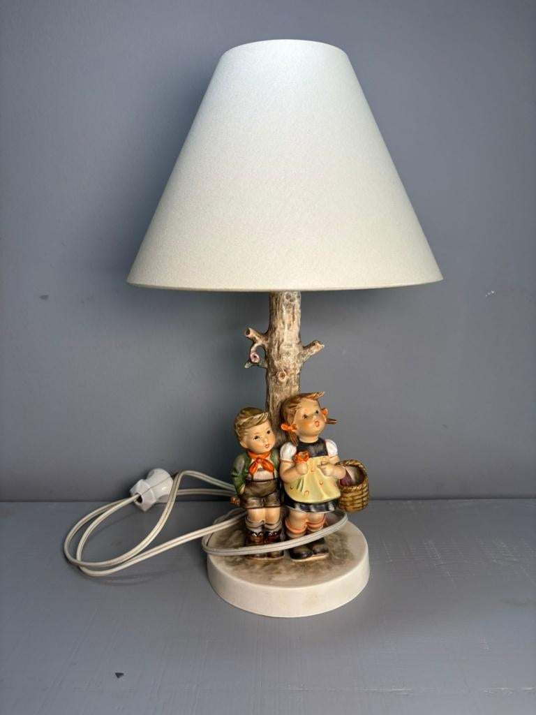 Goebel Hummel Tafellamp – Kinderen onder Boom, Verzamelen, Ophalen, Gebruikt, Hummel