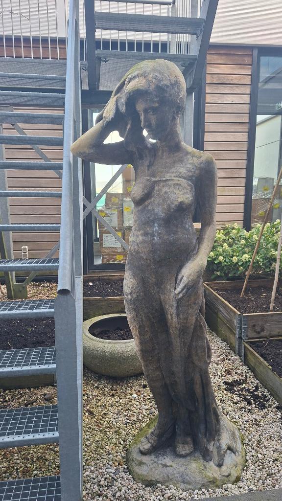 Betonnen tuinbeeld vrouw, Ophalen, Gebruikt, Beton, Mensenbeeld