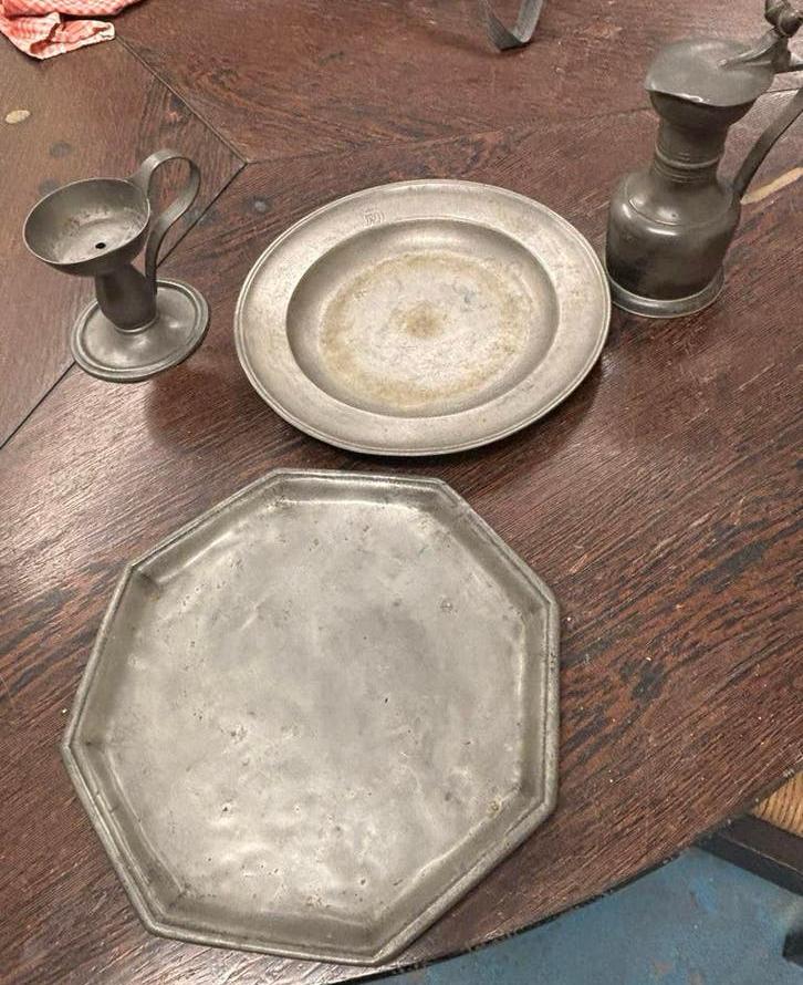 Twee tinnen schalen, kandelaar en beker, Ophalen of Verzenden