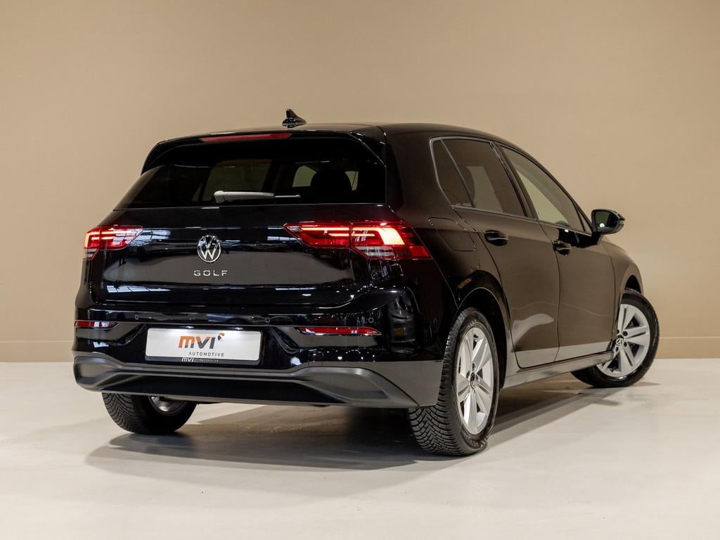 Volkswagen Golf 1.0 TSI Life / 110pk / Cruise / Airco / Klim, Stof, Gebruikt, Met garantie (alle), Zwart