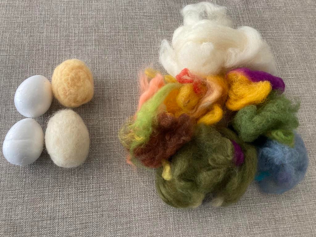 NAALDVILTEN WOL EN PAASEIEREN, Ophalen, Zo goed als nieuw