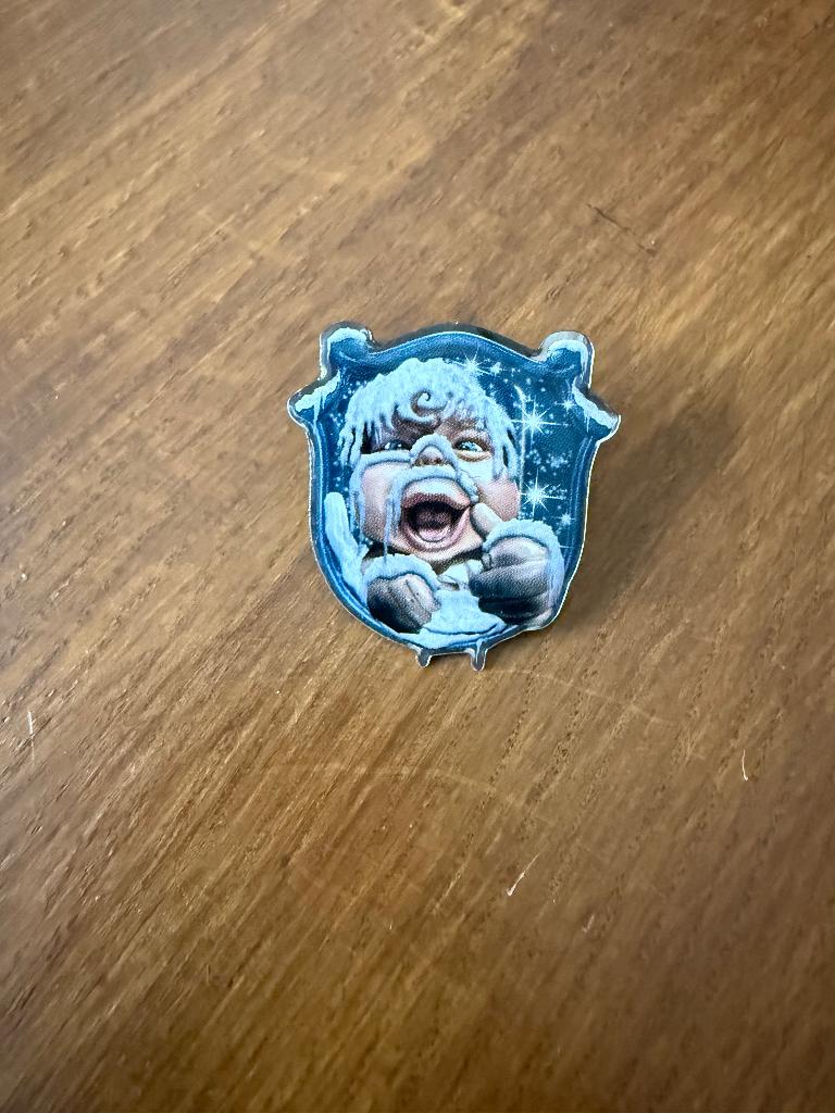 Efteling pin - Winter 2005 (sneeuwschild) baby laaf, Ophalen of Verzenden, Nieuw, Button of Speldje