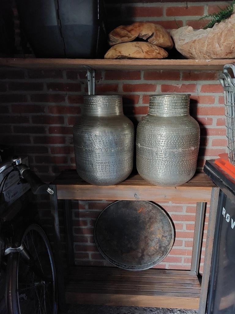 industriële grote metalen bewerkte vazen, Ophalen, Rond, Metaal, Minder dan 25 cm