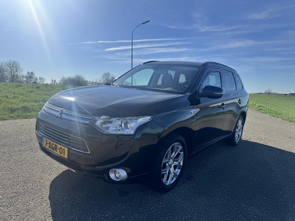 Mitsubishi Outlander 2.0 PHEV Instyle+ (bj 2014, automaat), Automaat, 135 pk, 4 cilinders, Zwart