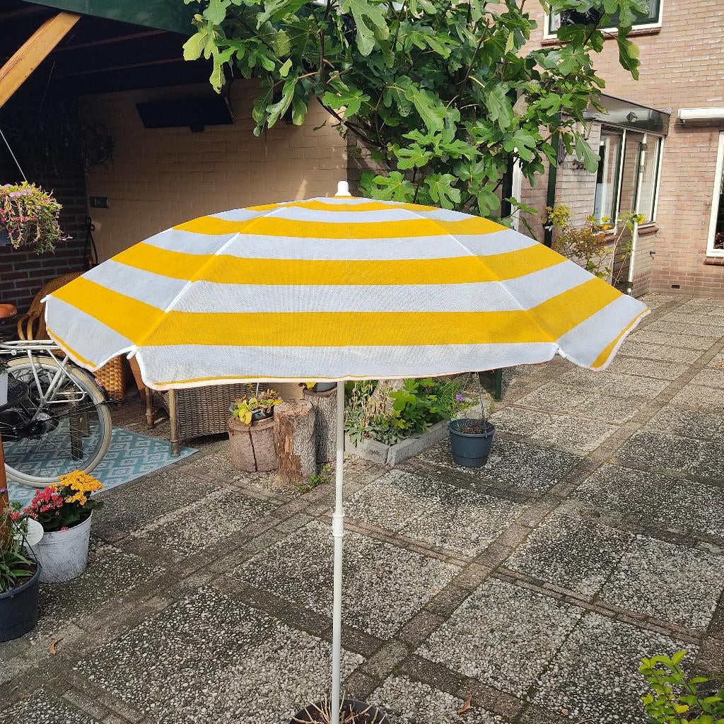 Een ongebruikt en keurig, geel parasolletje, Ophalen, Zo goed als nieuw
