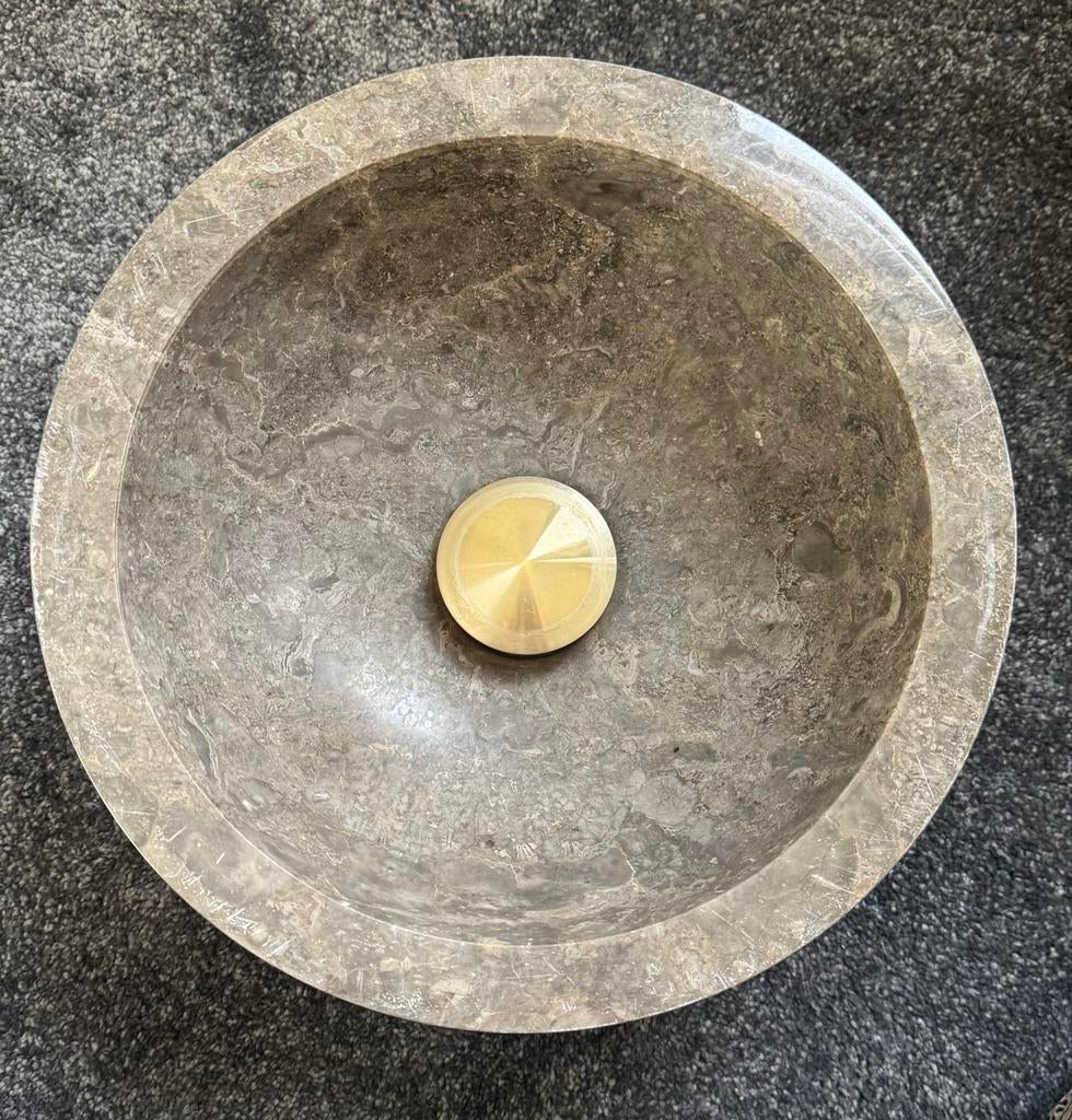 Natuurstenen wasbak met gouden kraan, Ophalen of Verzenden, Gebruikt, Steen, Wastafel