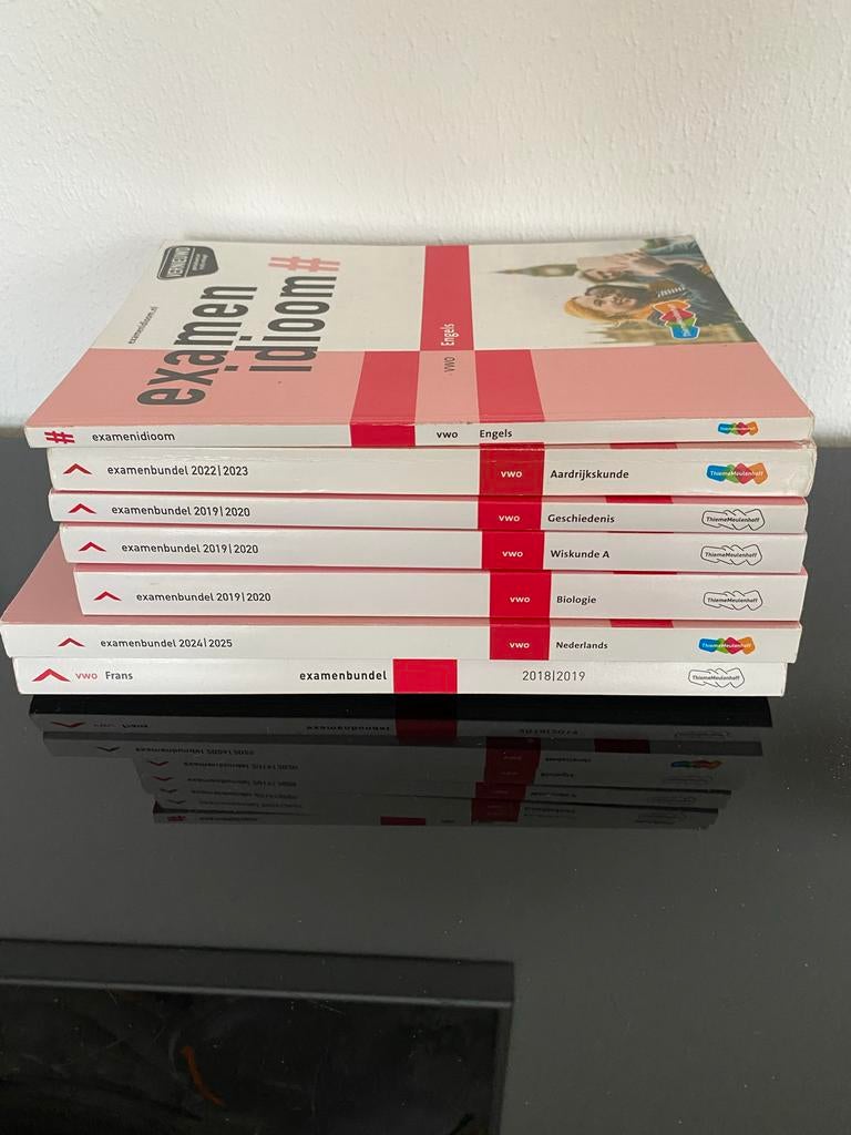 VWO examenbundels Engels, aardrijkskunde, geschiedenis, Ophalen of Verzenden, Gelezen, VWO, Engels