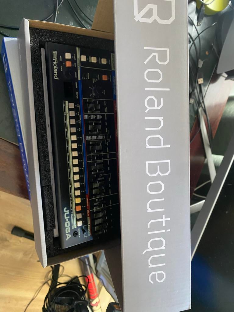 Roland JU-06A Boutique Synthesizer, Muziek en Instrumenten, Synthesizers, Ophalen, Roland, Overige aantallen, Zo goed als nieuw