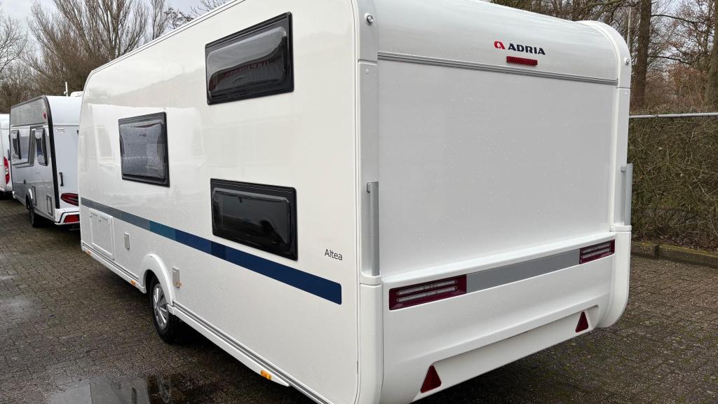 Adria Altea 552 PK 2500 euro korting,, Caravans en Kamperen, Caravans, Adria, 6 tot 7 meter, Schokbreker, Tot en met 6