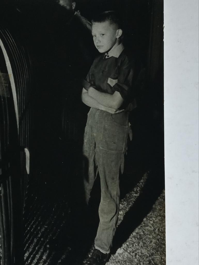 Jongen met leeuwin circus jaren 50/60 B.Melchiors Nordisk, Ophalen of Verzenden, 1940 tot 1960, Gebruikt