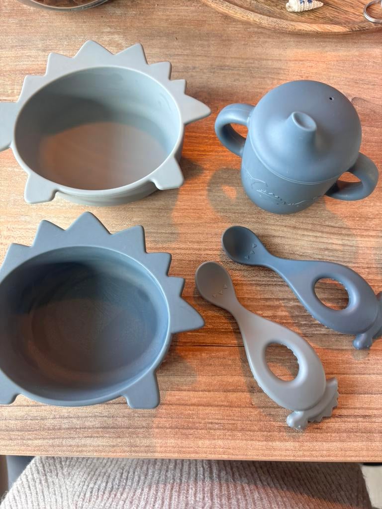 Liewood siliconen eetset dinosaurus grijs, Kinderen en Baby's, Ophalen of Verzenden, Gebruikt, Overige typen