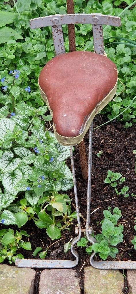 Vintage jaren 50 kinderfietsstoeltje van metaal. (brocante), Ophalen of Verzenden, Gebruikt, Voorzitje, Voetsteuntjes