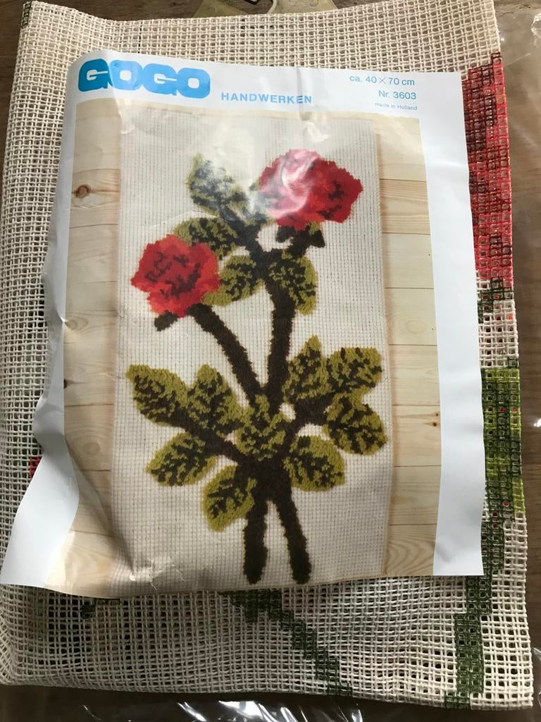 Vintage Gogo Smyrna / knoop pakket roos / bloemen wandkleed, Ophalen of Verzenden, Zo goed als nieuw, Borduurgaren of Zijde