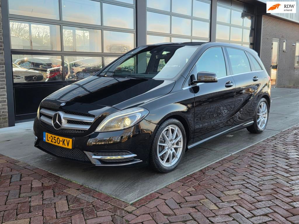 Mercedes-Benz B-klasse 250 Prestige | Autom | Leer | Stoelve, Gebruikt, Euro 6, 4 cilinders, Zwart