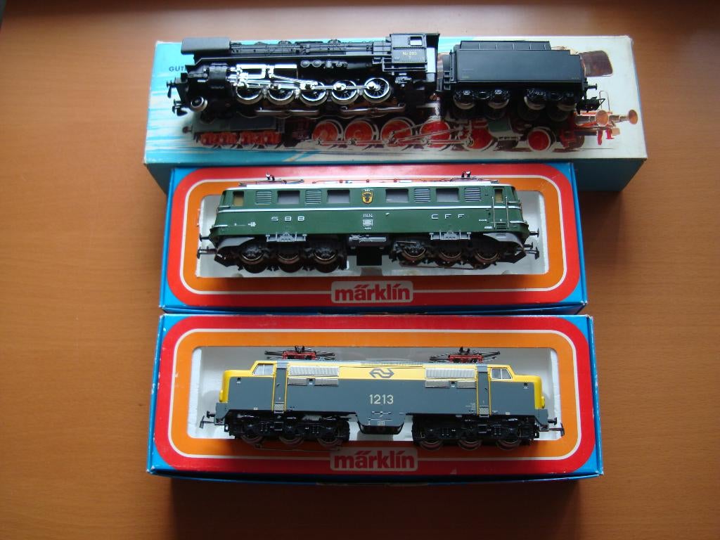 Te koop: 8 Marklin loks., Hobby en Vrije tijd, Modeltreinen | H0, Wisselstroom, Locomotief, Verzenden, Zo goed als nieuw