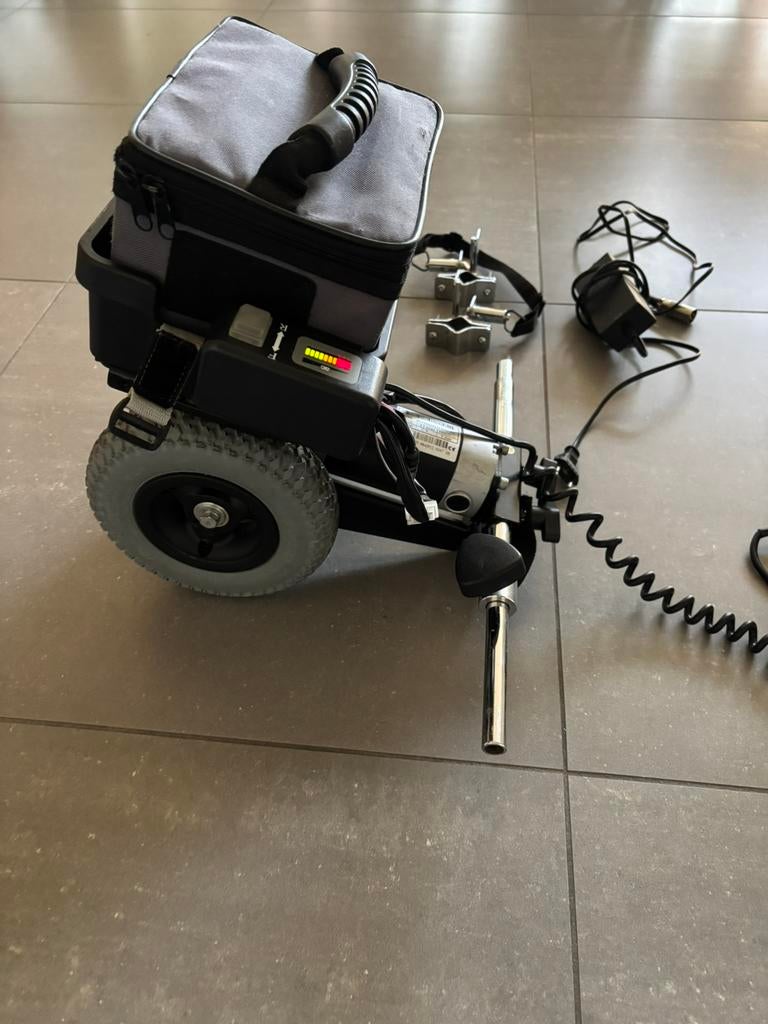 Duwhulp voor rolstoel (v-drive), Ophalen, Zo goed als nieuw